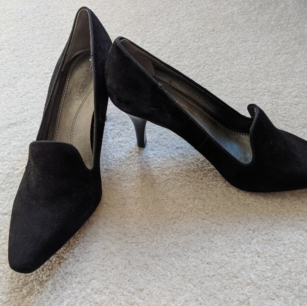 Tahari black suede pumps 8.5 M